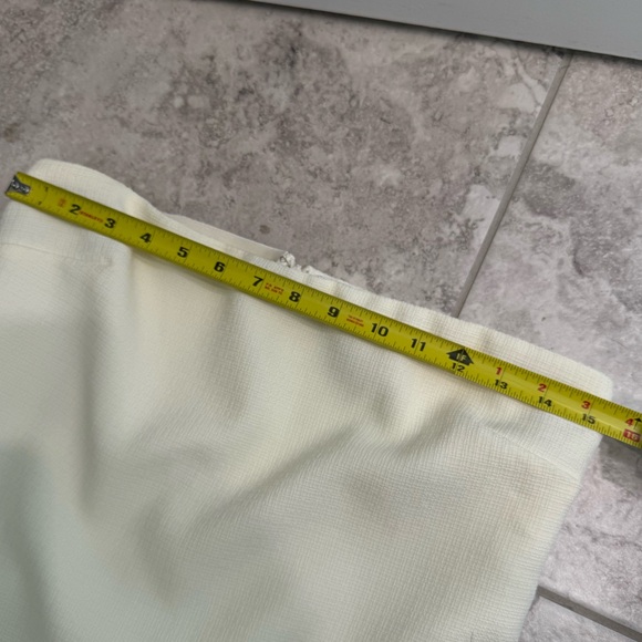 These Three Boutique Linen Ivory Strapless Top Medium - Picture 11 of 14